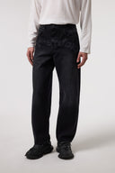 BARREL FIT 2FT LAZER BASKILI YIKAMALI JEAN - SİYAH