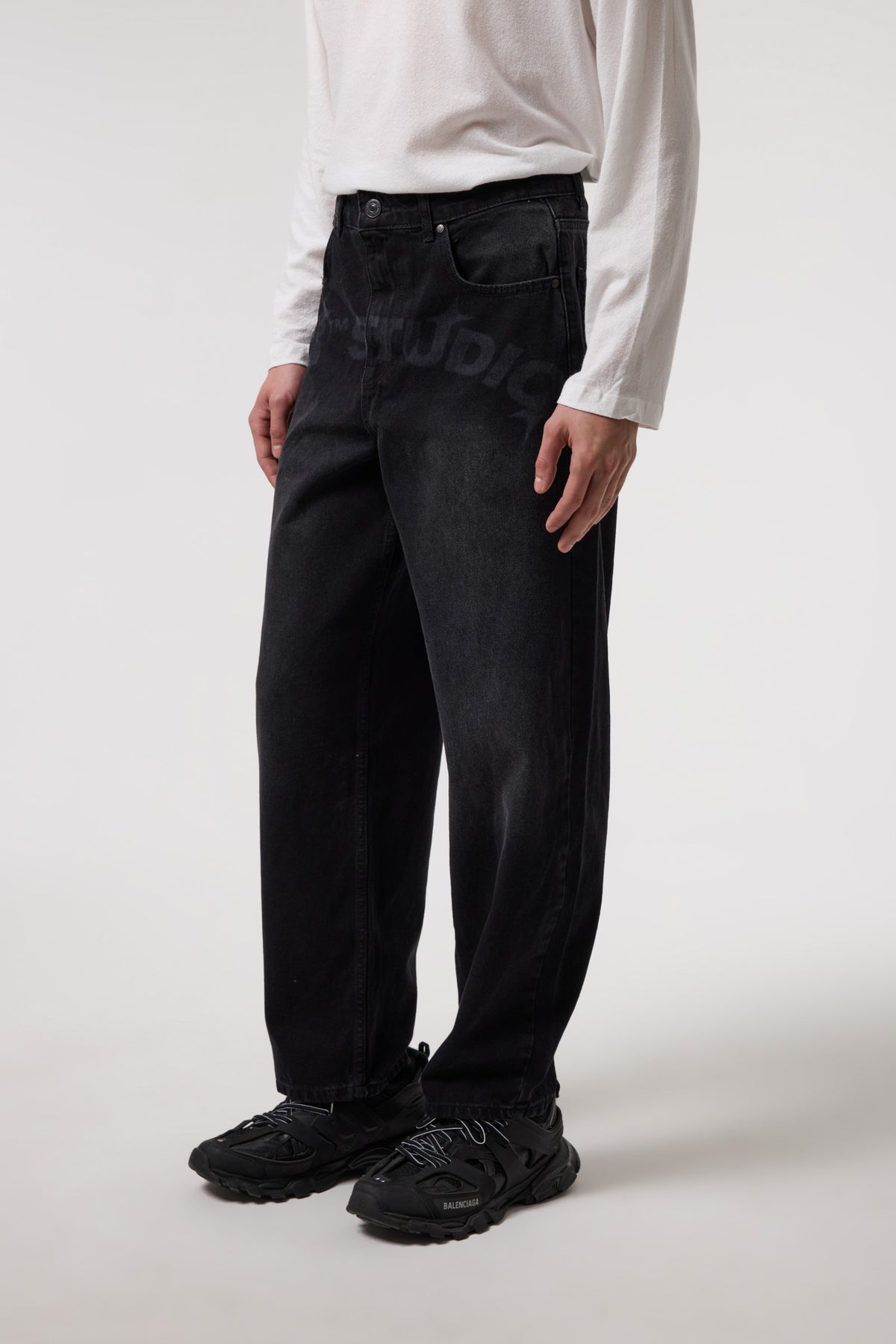 BARREL FIT 2FT LAZER BASKILI YIKAMALI JEAN - SİYAH