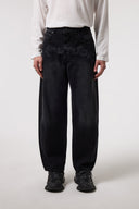 BARREL FIT 2FT LAZER BASKILI YIKAMALI JEAN - SİYAH