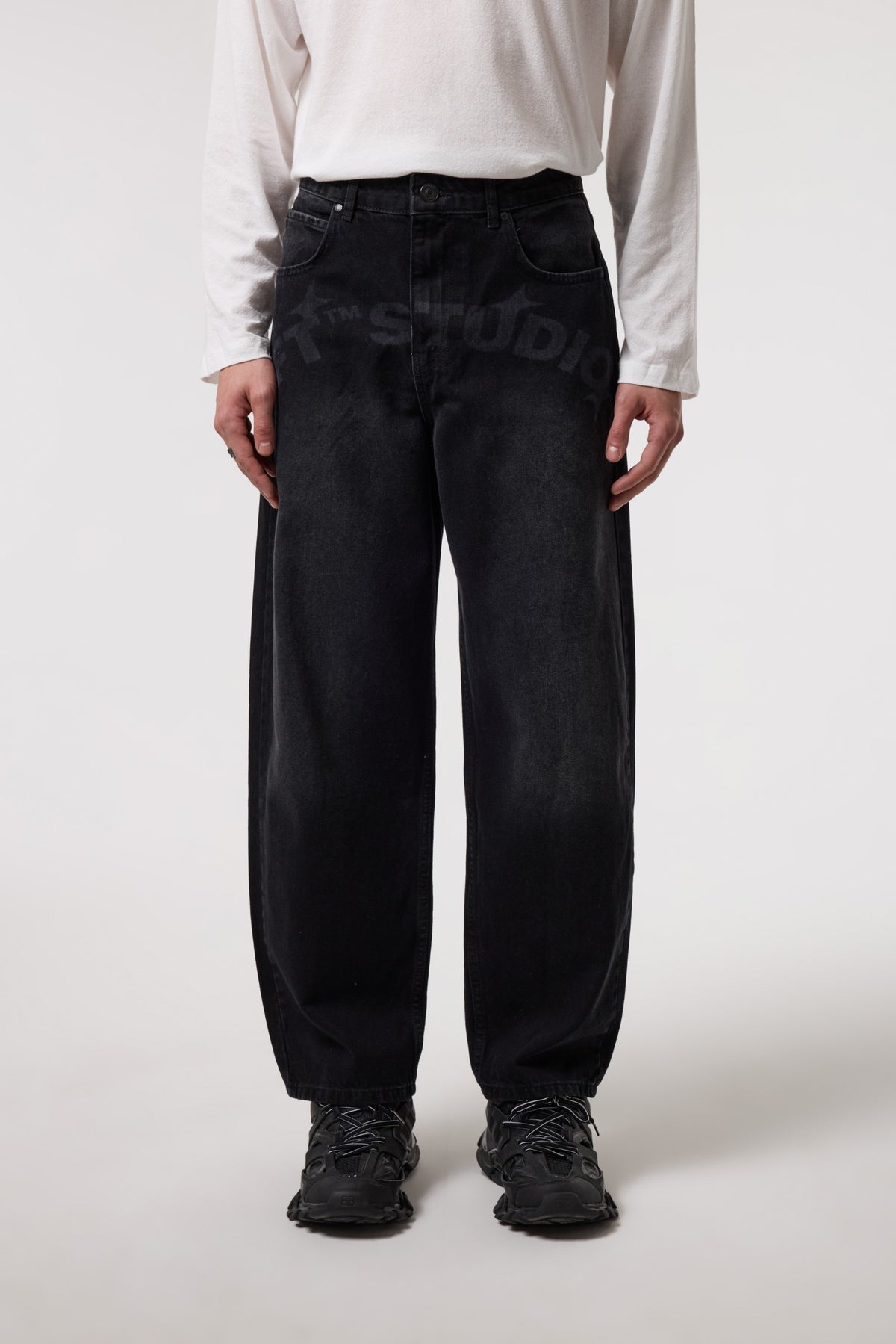 BARREL FIT 2FT LAZER BASKILI YIKAMALI JEAN - SİYAH