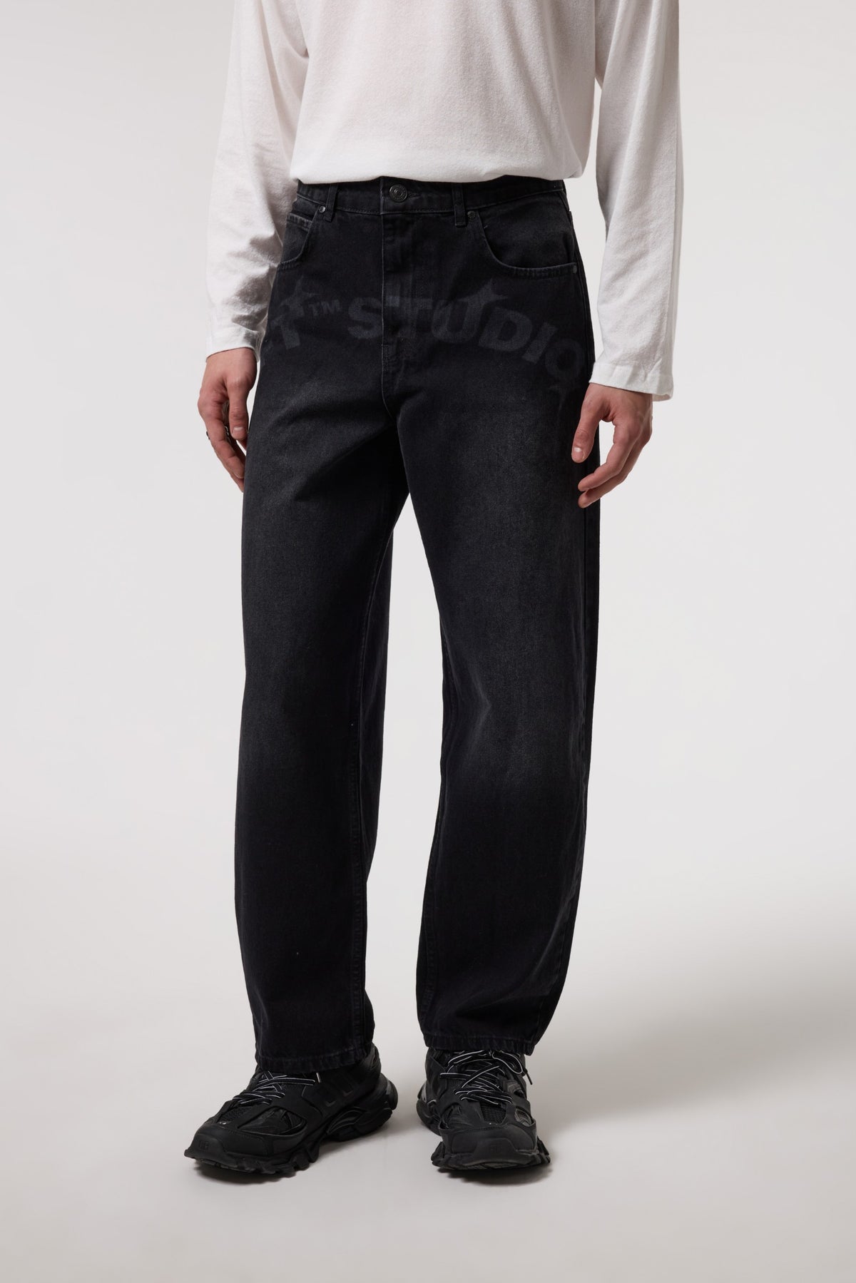 BARREL FIT 2FT LAZER BASKILI YIKAMALI JEAN - SİYAH